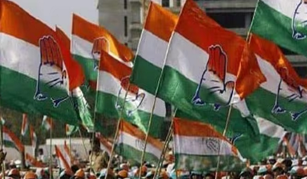 Karnataka Election Results 2023: कर्नाटक विधानसभा चुनाव में कांग्रेस जादुई आंकड़े की ओर अग्रसर, दक्षिण में भाजपा के एकमात्र गढ़ में सेंध कर्नाटक चुनाव में कांग्रेस के पक्ष में रुझान, पार्टी कार्यालय में जश्न का माहौल