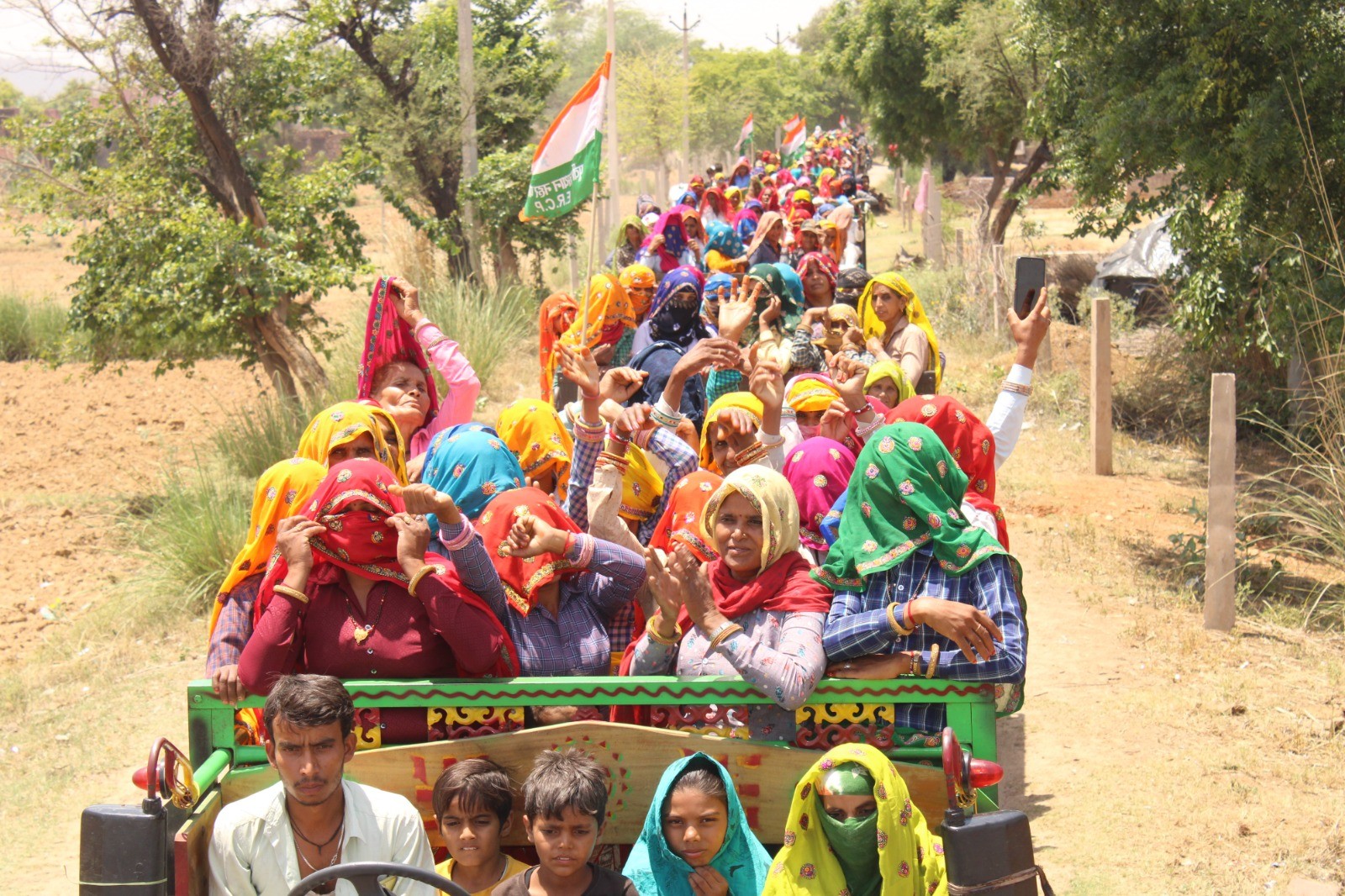 महिलाओं ने रैली निकाल चंबल के पानी के प्रति दिखाई एकजुटता
