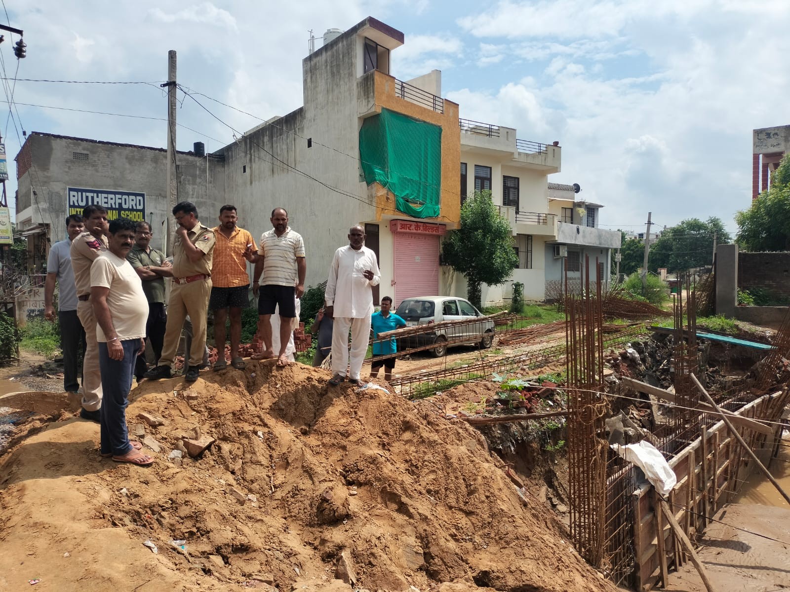 कालवाड़ रोड पर बन रहे ‘मौत के तहखाने’..प्रशासन बेपरवाह; स्थानीय निवासियों में आक्रोश!