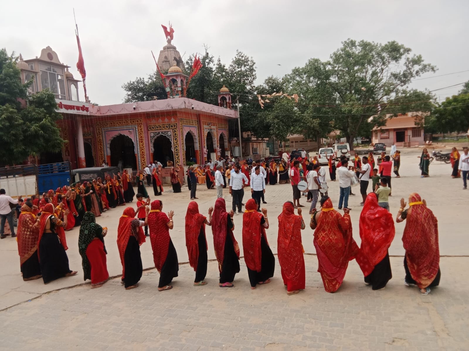 विश्व यादव परिषद ने किया गुजरात से आई 121 अहीर क्षत्राणियों का सम्मान