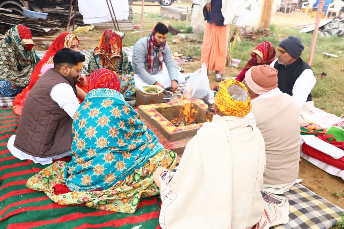 चिरनोटिया में हवन यज्ञ और भंडारे के साथ हुआ श्रीमद्भागवत कथा का समापन