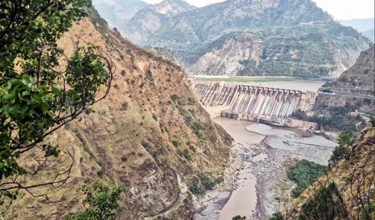 पाकिस्तान जाने वाली चिनाब नदी का रोका पानी