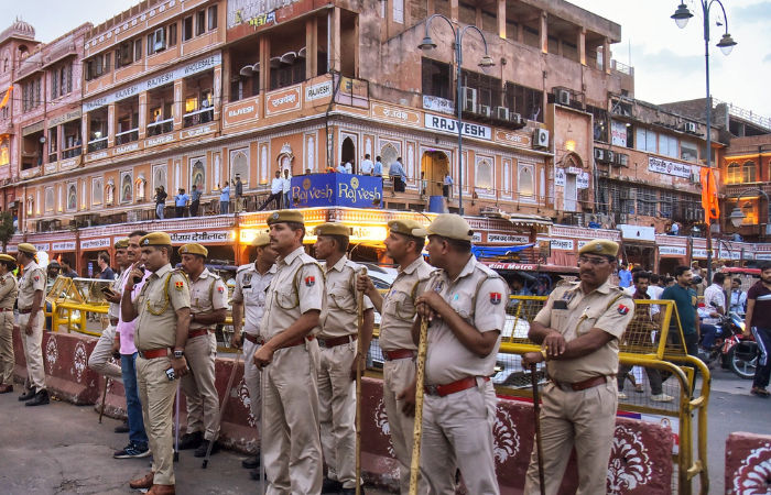 राजस्थान के 3 जिलों में ड्रोन हमले का रेड अलर्ट:श्रीगंगानगर-बीकानेर में बाजार बंद, जैसलमेर-बाड़मेर में धमाका