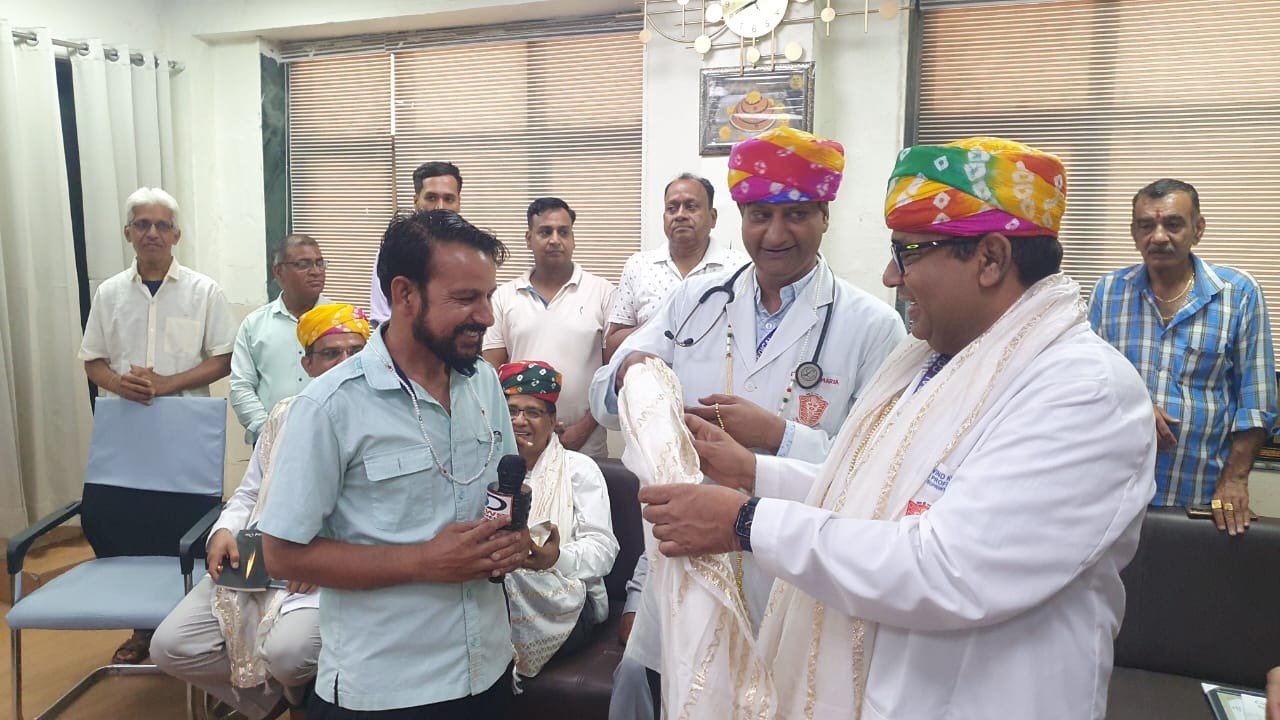 श्री अजमेर व्यापारिक महासंघ के प्रमुखो व पत्रकारो का जेएलएन सामरिया व खर्रे द्वारा अभिनन्दन
