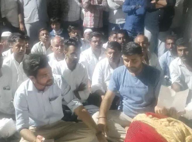 'खेजड़ी काटने और दफनाने वालों पर करवाऊंगा FIR' : विधायक रविंद्र भाटी