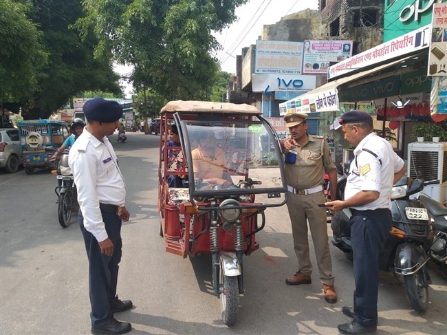 जयपुर ट्रैफिक पुलिस का अवैध ई-रिक्शाओं पर एक्शन