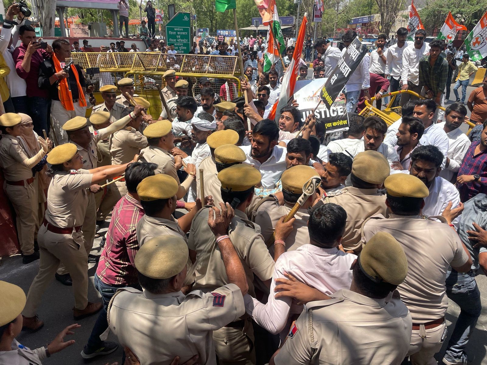 अजमेर के इंजीनियरिंग कॉलेज में यूथ कांग्रेस का हंगामा
