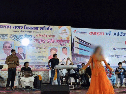 जयपुर के रावण दहन में महिला के डांस पर हंगामा