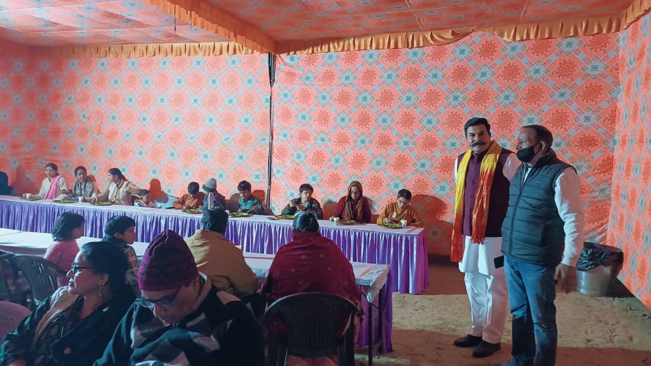 पत्रकार कॉलोनी में पौष बड़ा महोत्सव, पंगत प्रसादी में जुटे श्रद्धालु