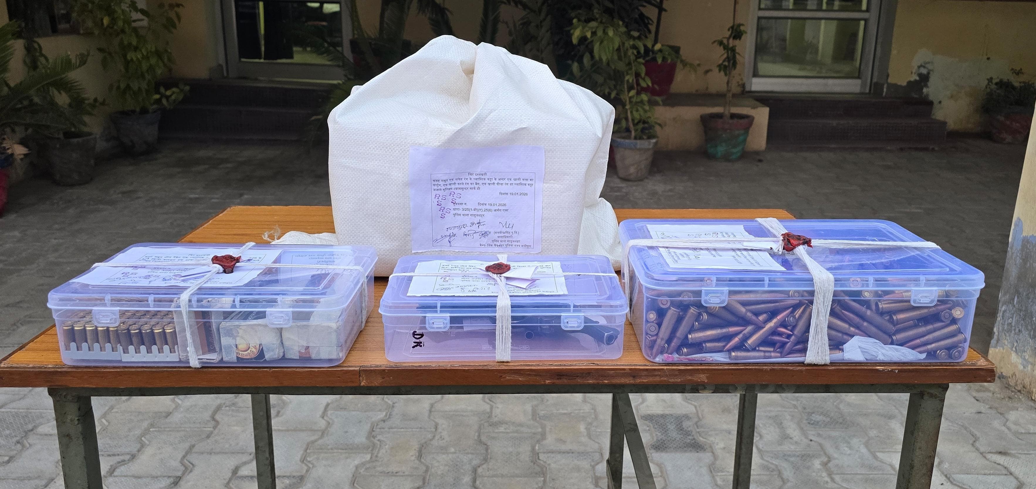 राजस्थान में अवैध हथियारों पर बड़ा प्रहार: श्रीगंगानगर में भारी मात्रा में असला बरामद, बिना नंबर की बाइक पर घूम रहा आरोपी धराया।