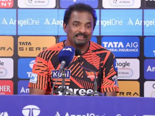 IPL अब ‘बिग बिजनेस’ का खेल, गेंदबाजों को पिटाई के लिए तैयार रहना होगा: मुरलीधरन